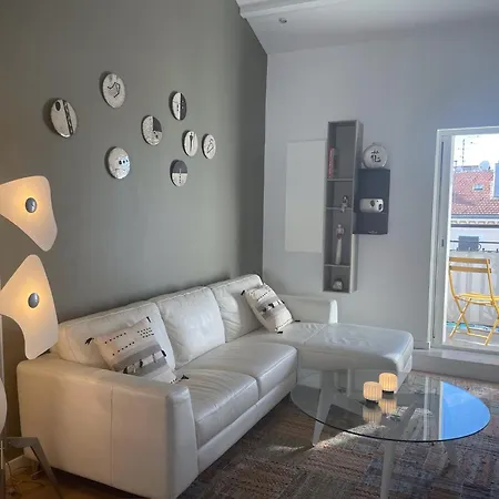 Magenta Mama - Comfort & Charm In Carre D'or - Near