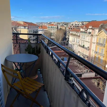 Magenta Mama - Comfort & Charm In Carre D'or - Near Nice