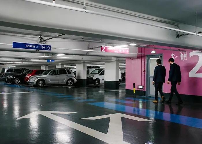 Magenta Mama - Comfort & Charm In Carre D'or - Near