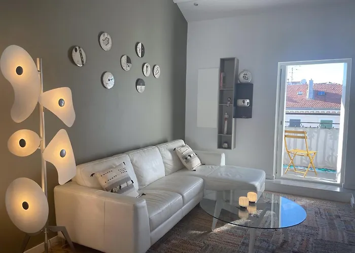 Magenta Mama - Comfort & Charm In Carre D'or - Near