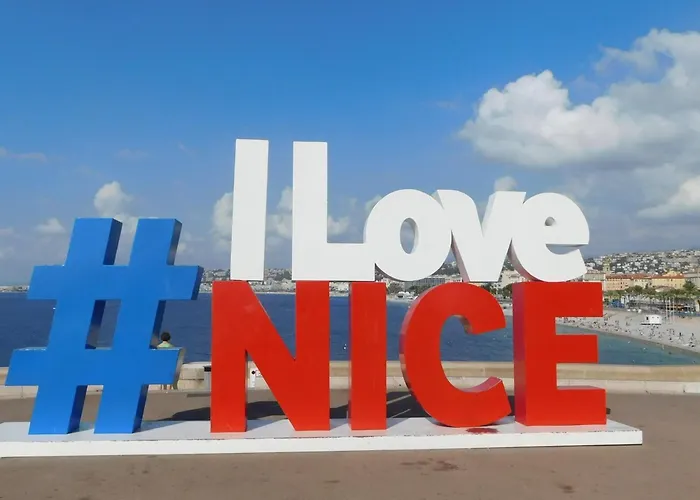 Magenta Mama - Comfort & Charm In Carre D'or - Near Νίκαια